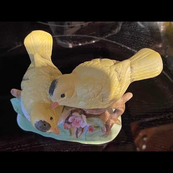 Royal Crown Pottery Hand Painted Yellow Finches Salt/pepper Shakers W/bird Nests - Picture 8 of 16